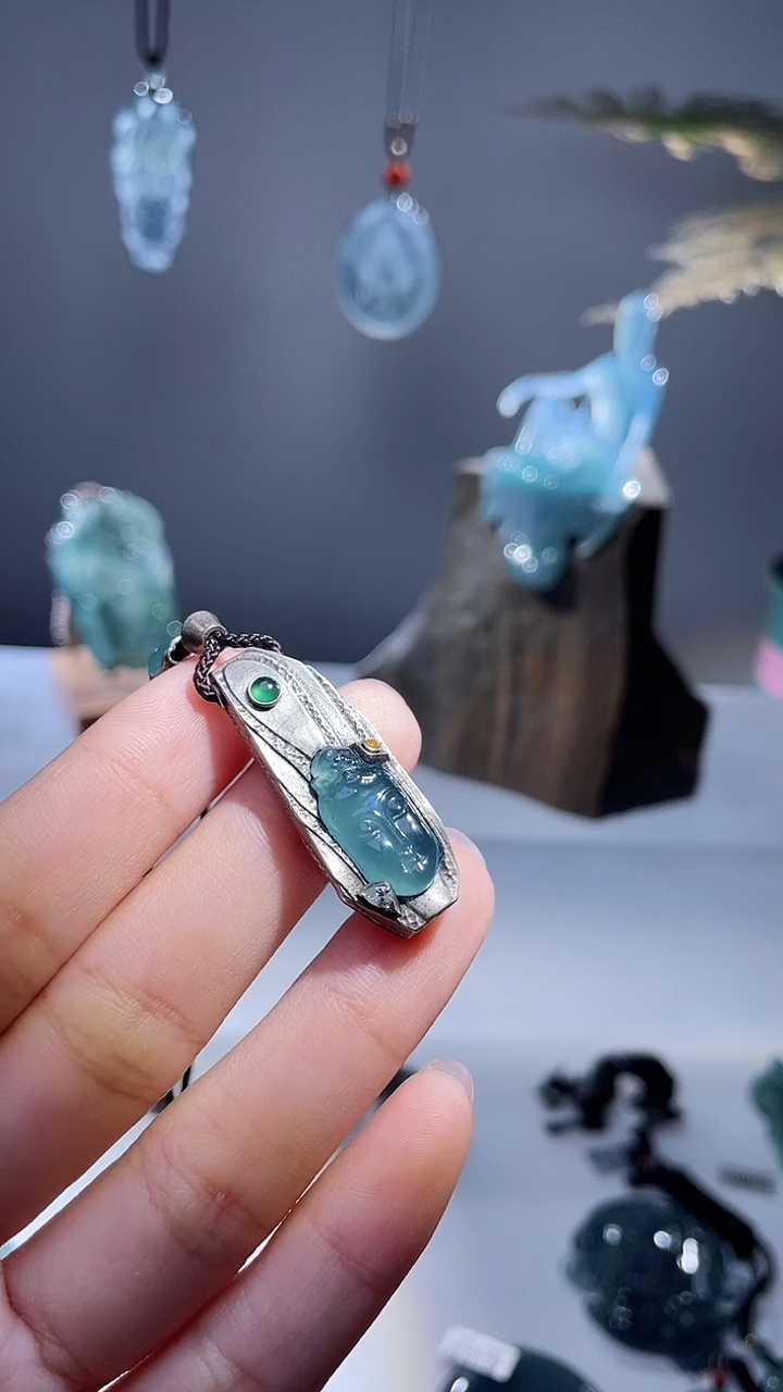 颈饰未镶嵌翡翠挂件