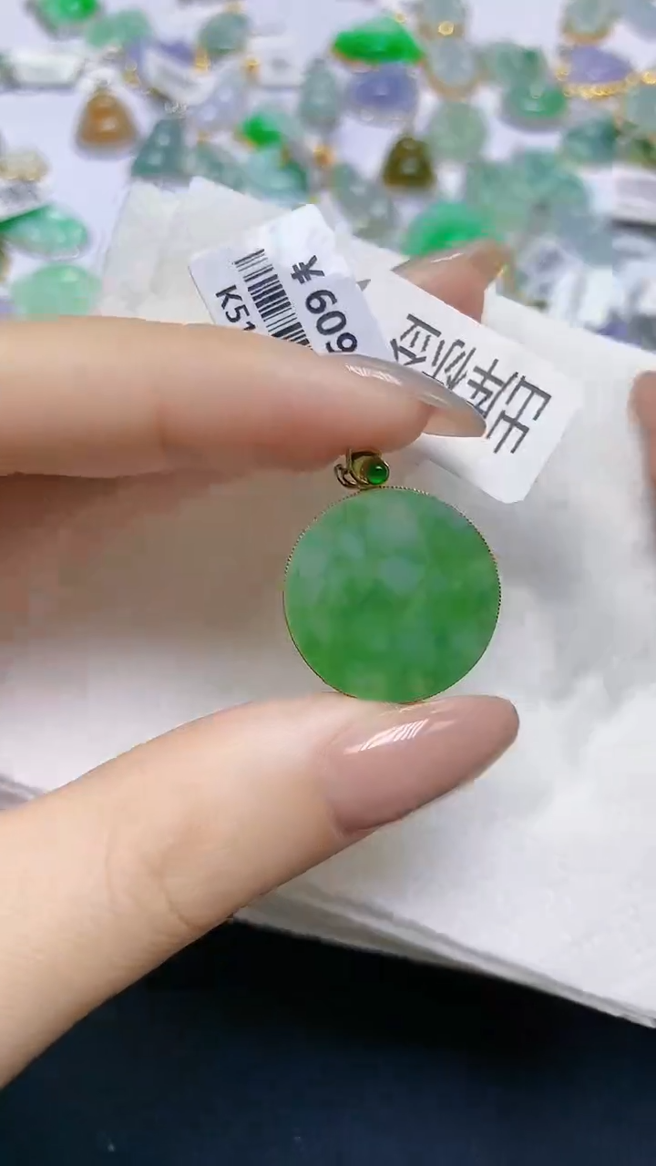 翡翠18K金镶嵌颈饰天然缅甸A货翡翠