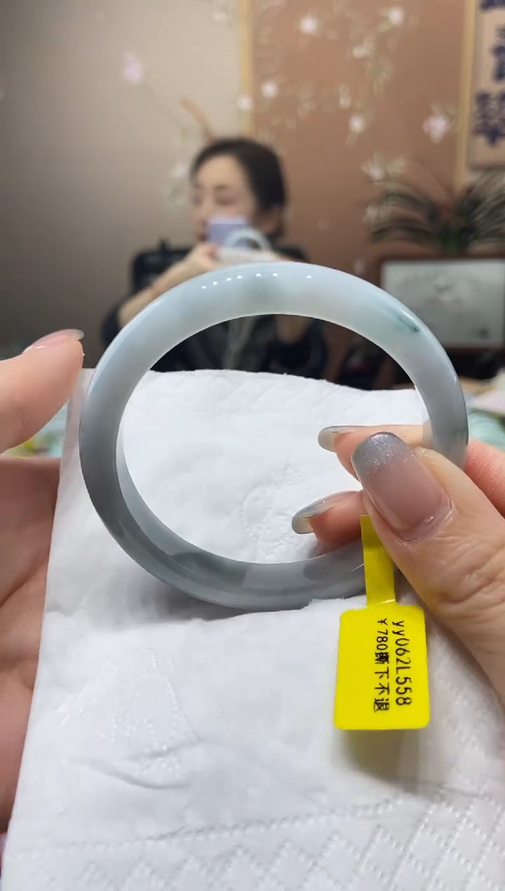 【闪购商品】翡翠未镶嵌手镯55.8圈口