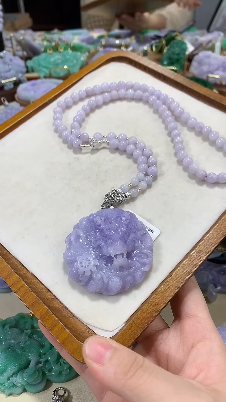 颈饰未镶嵌翡翠吊坠