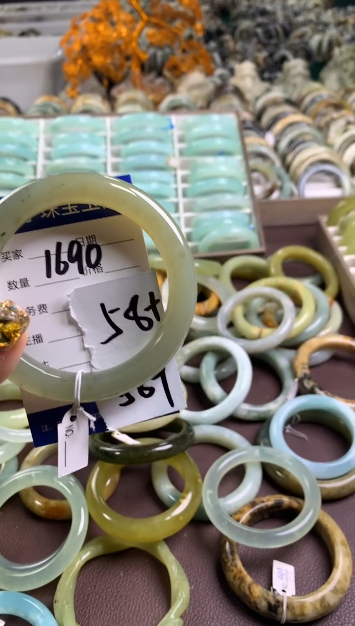 【闪购商品】蛇纹石玉手镯未镶嵌1690