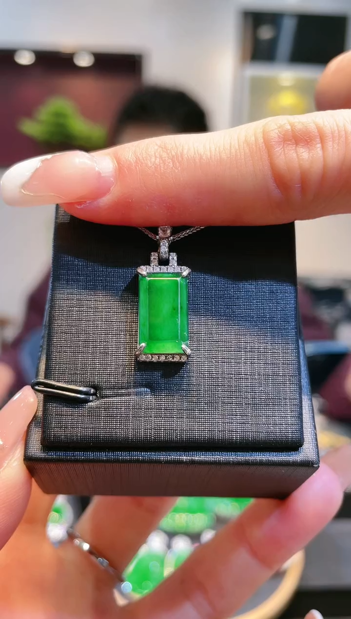 【闪购商品】翡翠吊坠(不含链)银S925镶嵌A13吊坠天然A货翡翠