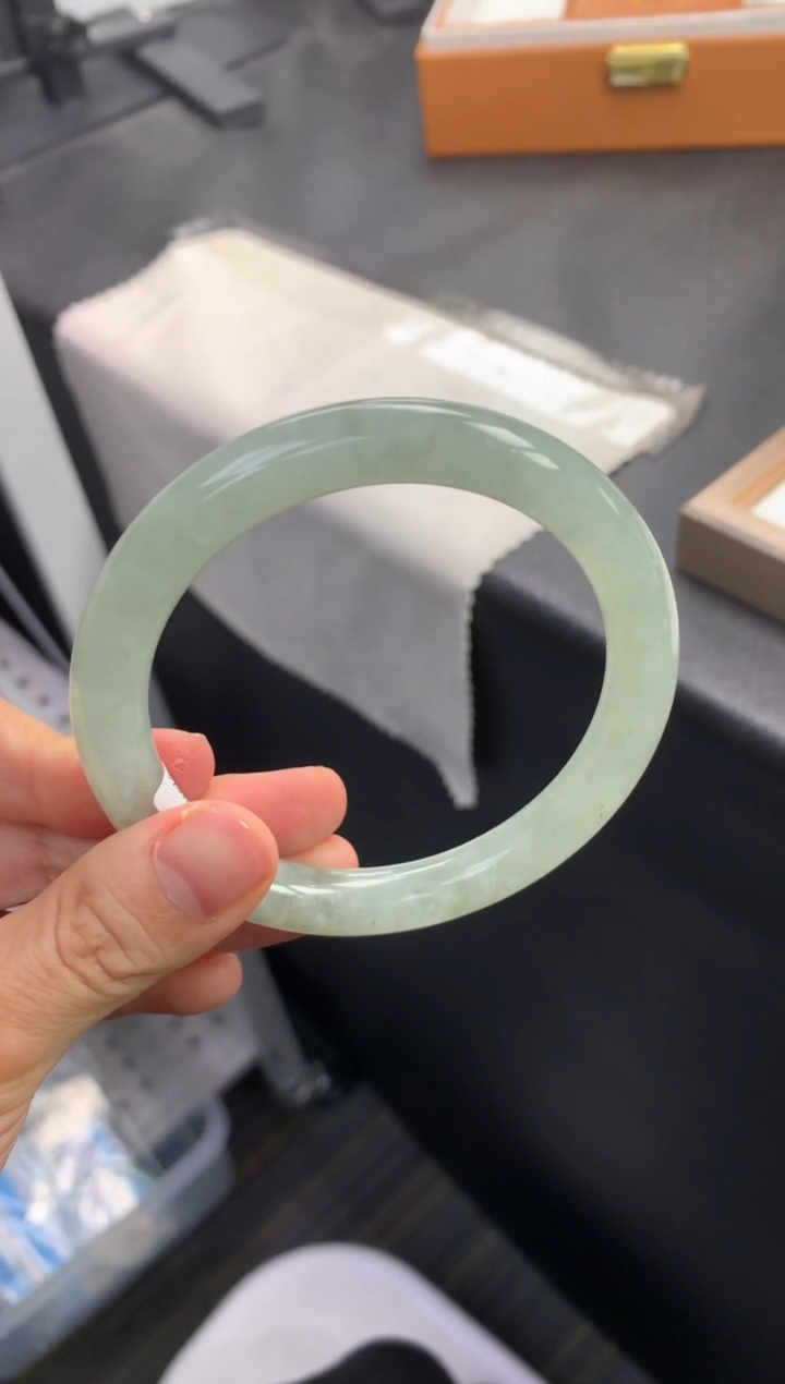 未镶嵌手镯（圆镯）翡翠退货需手镯吊牌标签完好