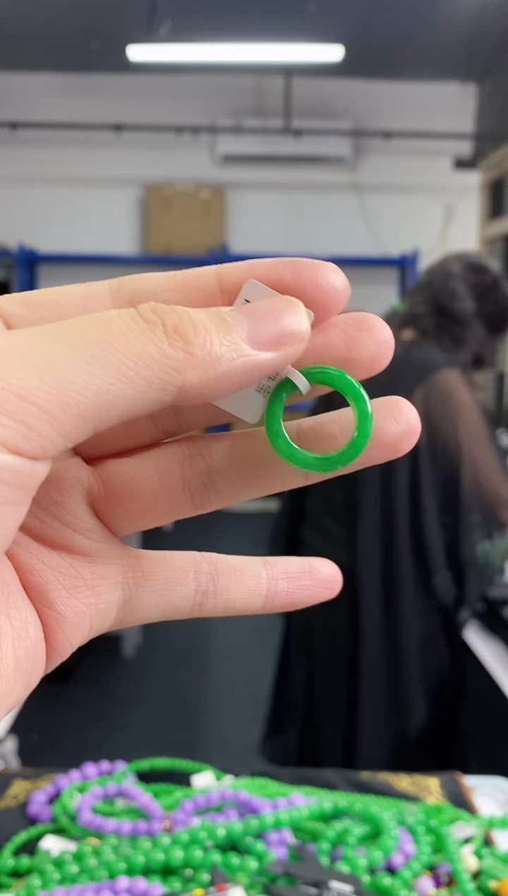 翡翠戒圈未镶嵌闪购链接 多样性发其一颜色微差