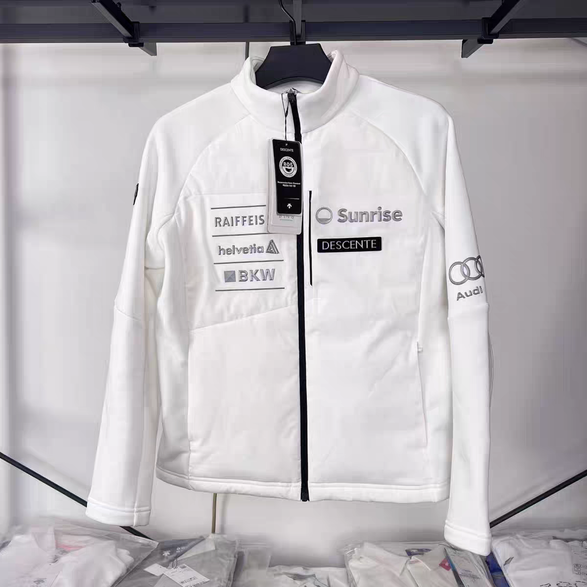 迪桑特DESCENTE白色奥迪联名款加绒冬季外套SKT03