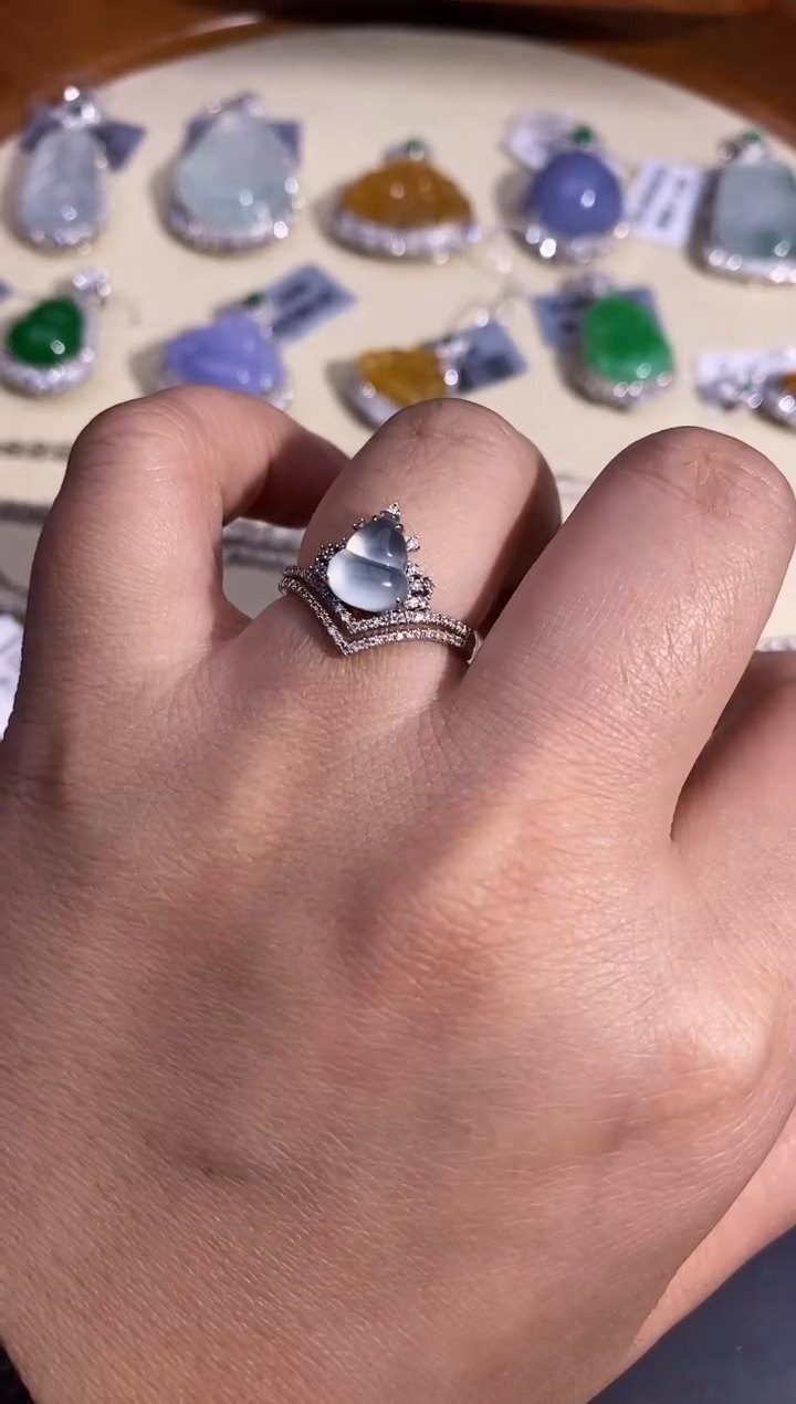 翡翠戒指18K金镶嵌戒指