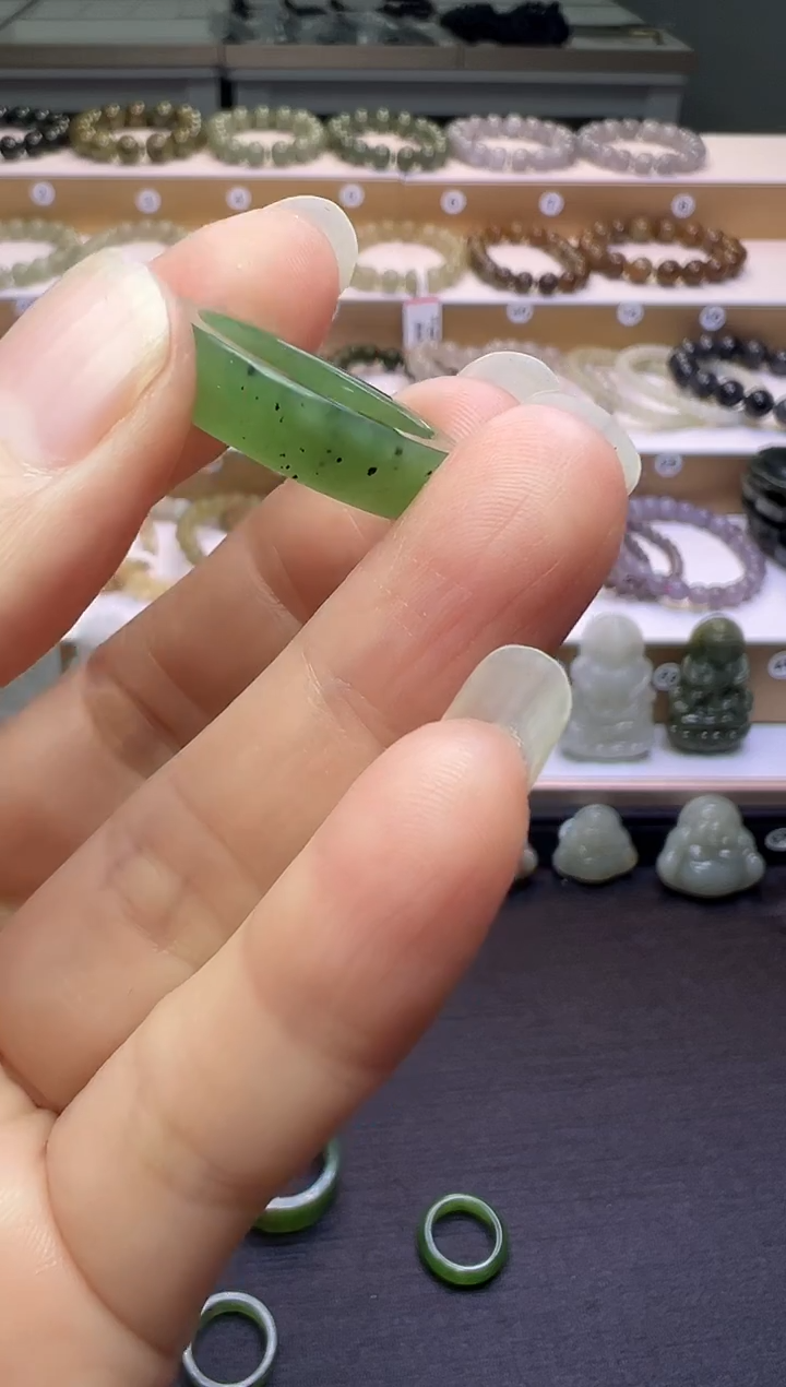 未镶嵌戒圈和田玉50号链接18圈口有黑点