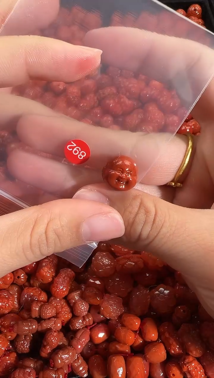 颈饰未镶嵌南红玛瑙1