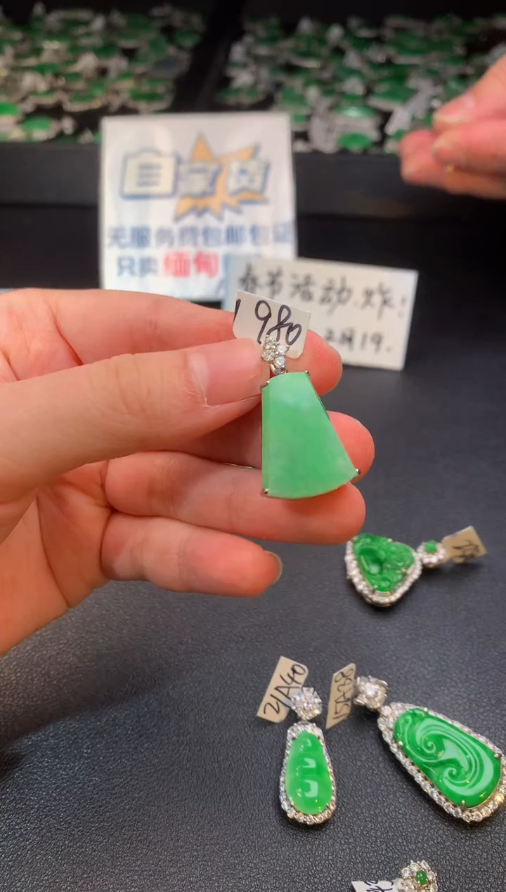 【闪购商品】翡翠颈饰银S925镶嵌翡翠