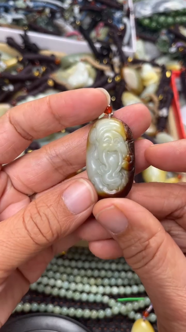 【闪购商品】和田玉颈饰未镶嵌多样性发货没有证书拍一发一有瑕