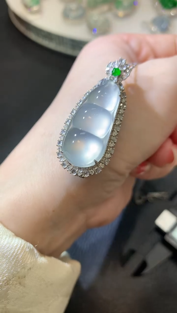 【闪购商品】翡翠吊坠(不含链)18K金镶嵌C103 