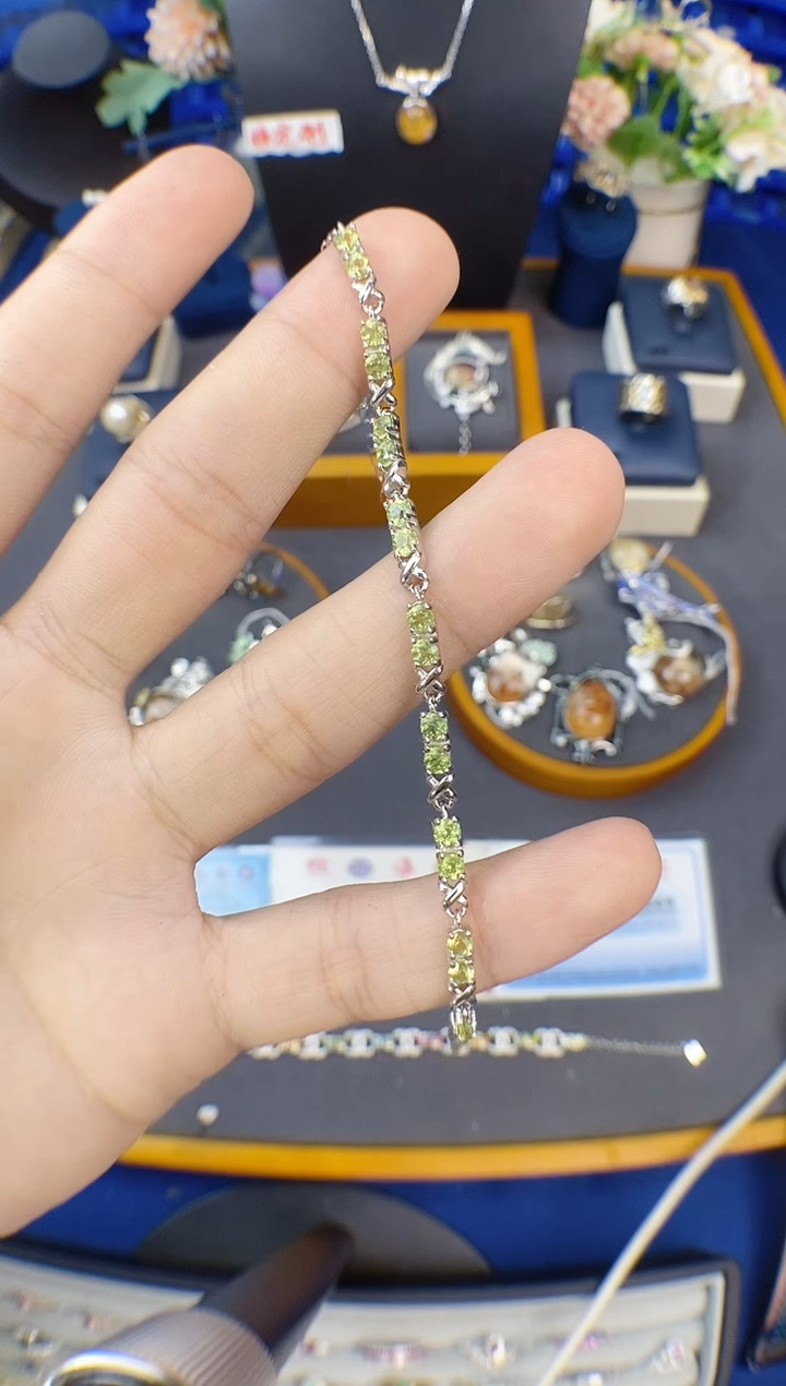 【闪购商品】橄榄石手链银S925镶嵌带证书