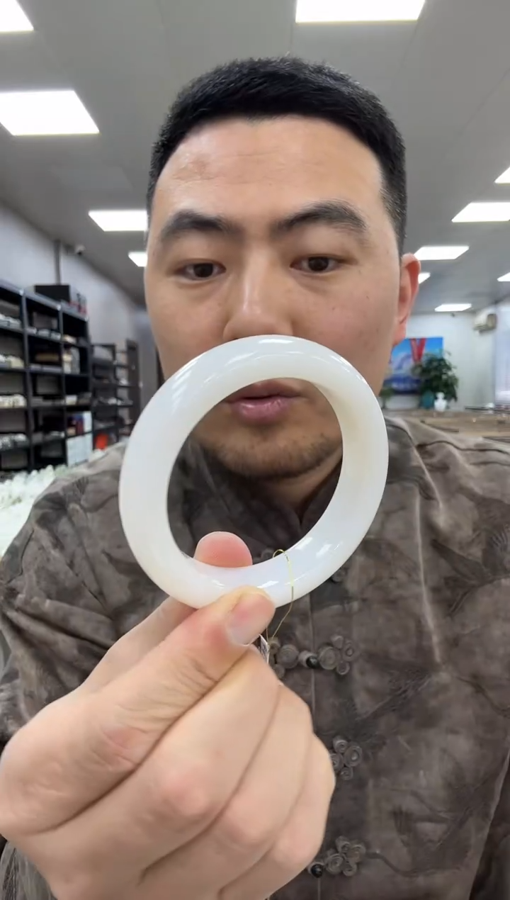 【闪购商品】和田玉手镯未镶嵌58  066