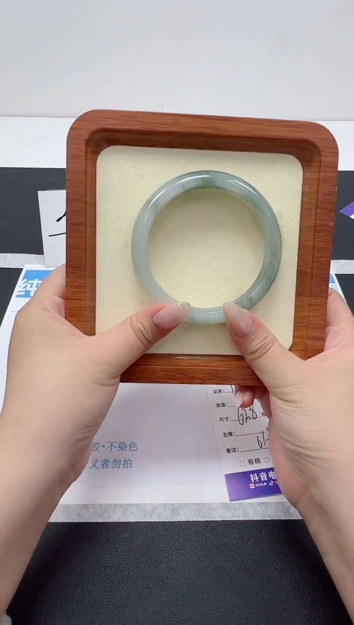 【闪购商品】石英质玉手镯未镶嵌编号：122--62.8圈 天山翠