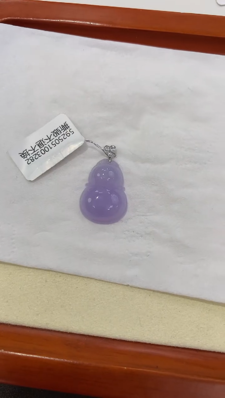 翡翠18K金镶嵌颈饰天然缅甸a货翡翠