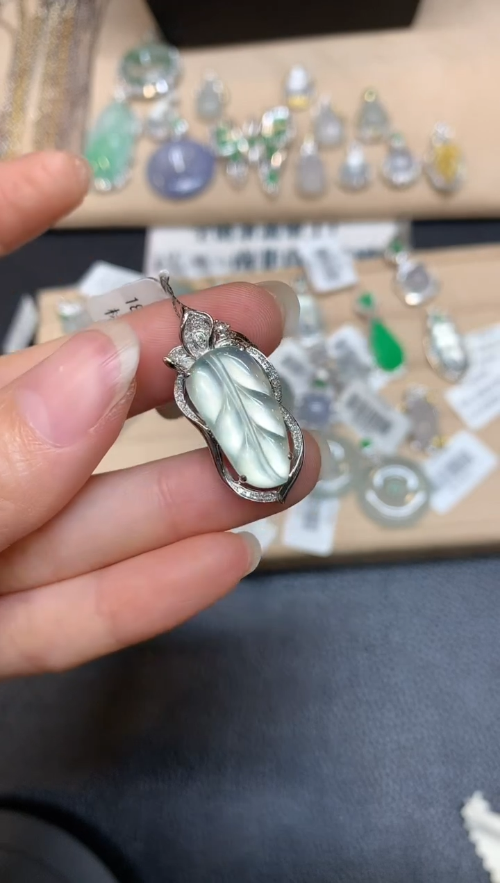 【闪购商品】翡翠颈饰18K金镶嵌树叶【无服务费