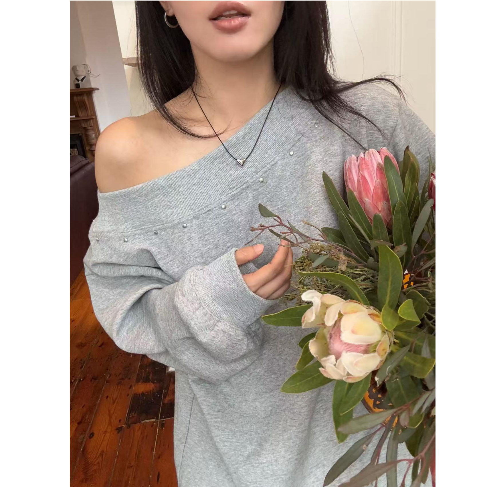 【清】IN choose u笑笑家2025秋冬季韩版ins露肩斜领铆钉卫衣89875