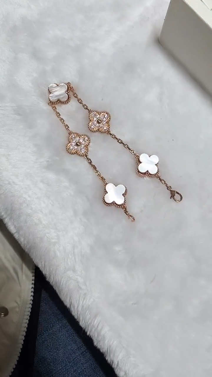 18K金镶嵌手链钻石白贝钻石手链