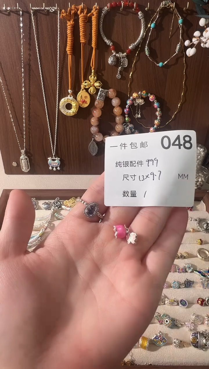 无足银珐琅彩粉色蝶恋花吊件