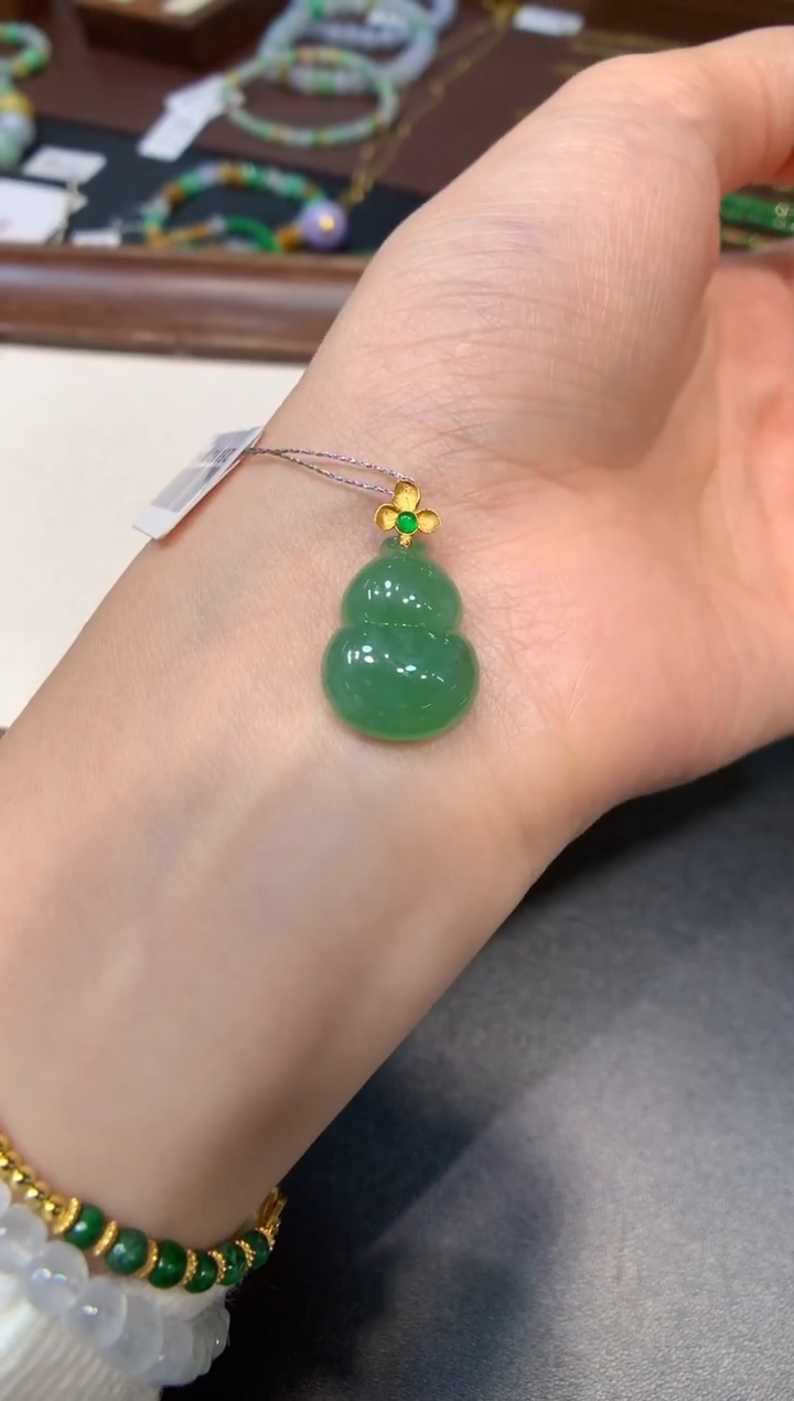 吊坠(不含链)18K金镶嵌翡翠葫芦