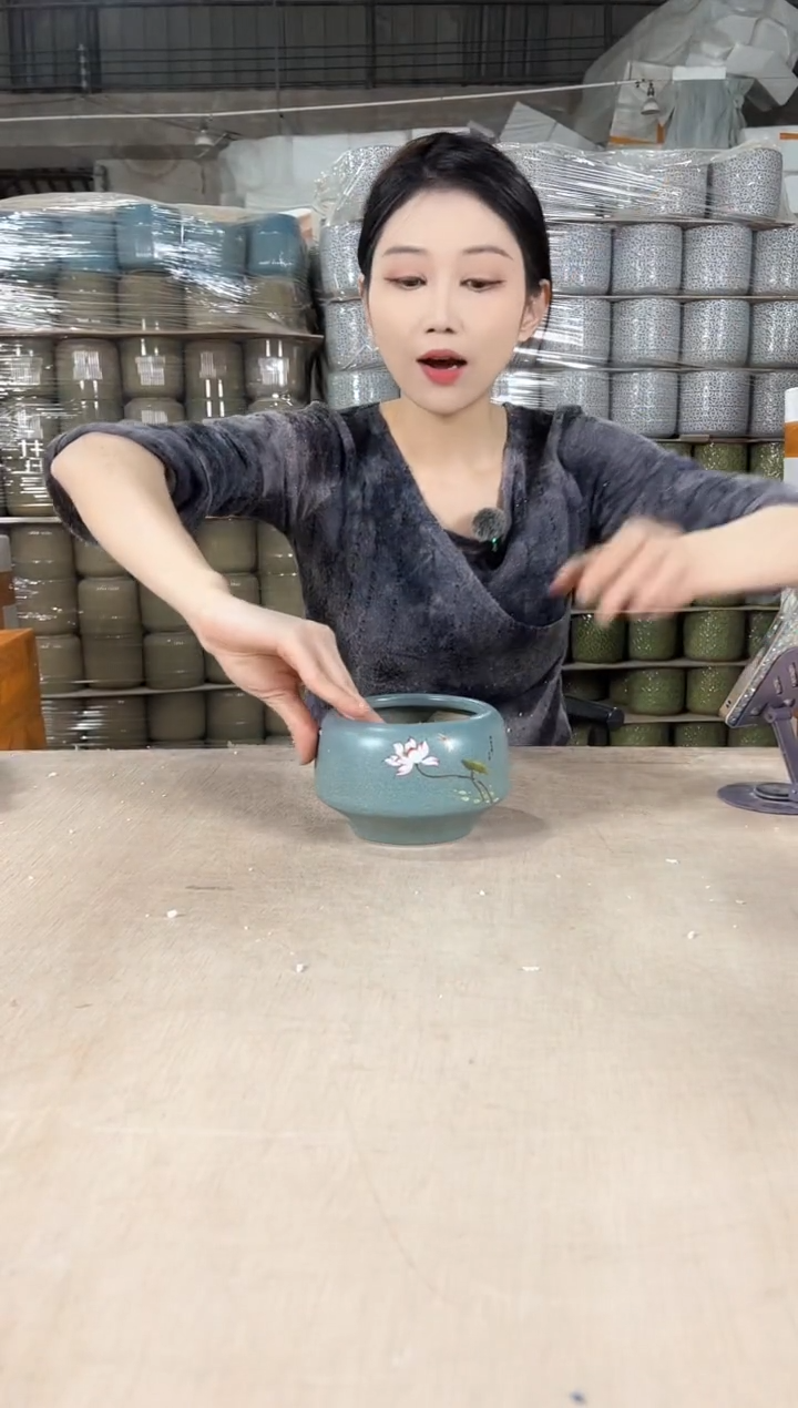 【闪购商品】陶瓷圆口深绿荷花小13x10