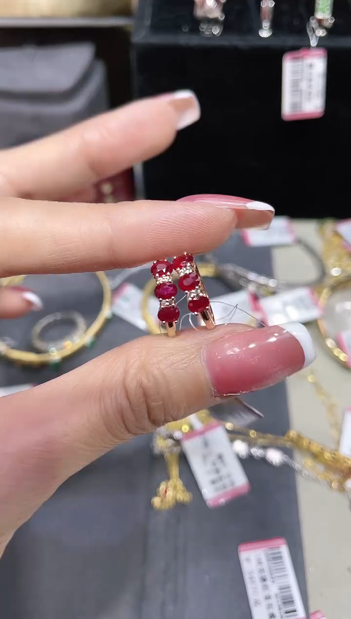 【闪购商品】红宝石耳饰18K金镶嵌·