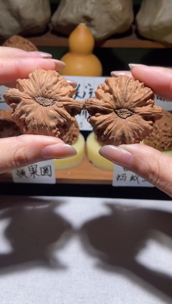 把件文玩核桃不***红白狮子
