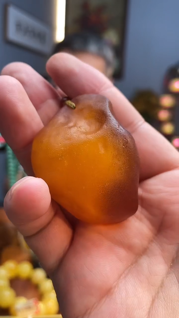 未镶嵌颈饰琥珀吊坠