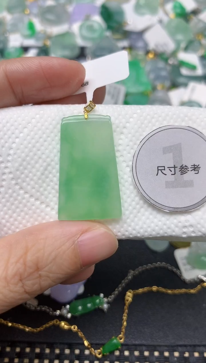 颈饰18K金镶嵌翡翠天然缅甸A货翡翠