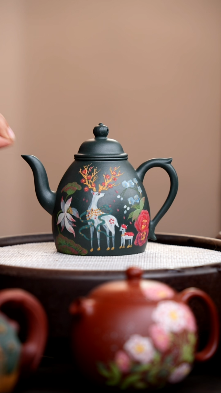 茶壶紫砂九龄君子兰秦权泥绘小鹿