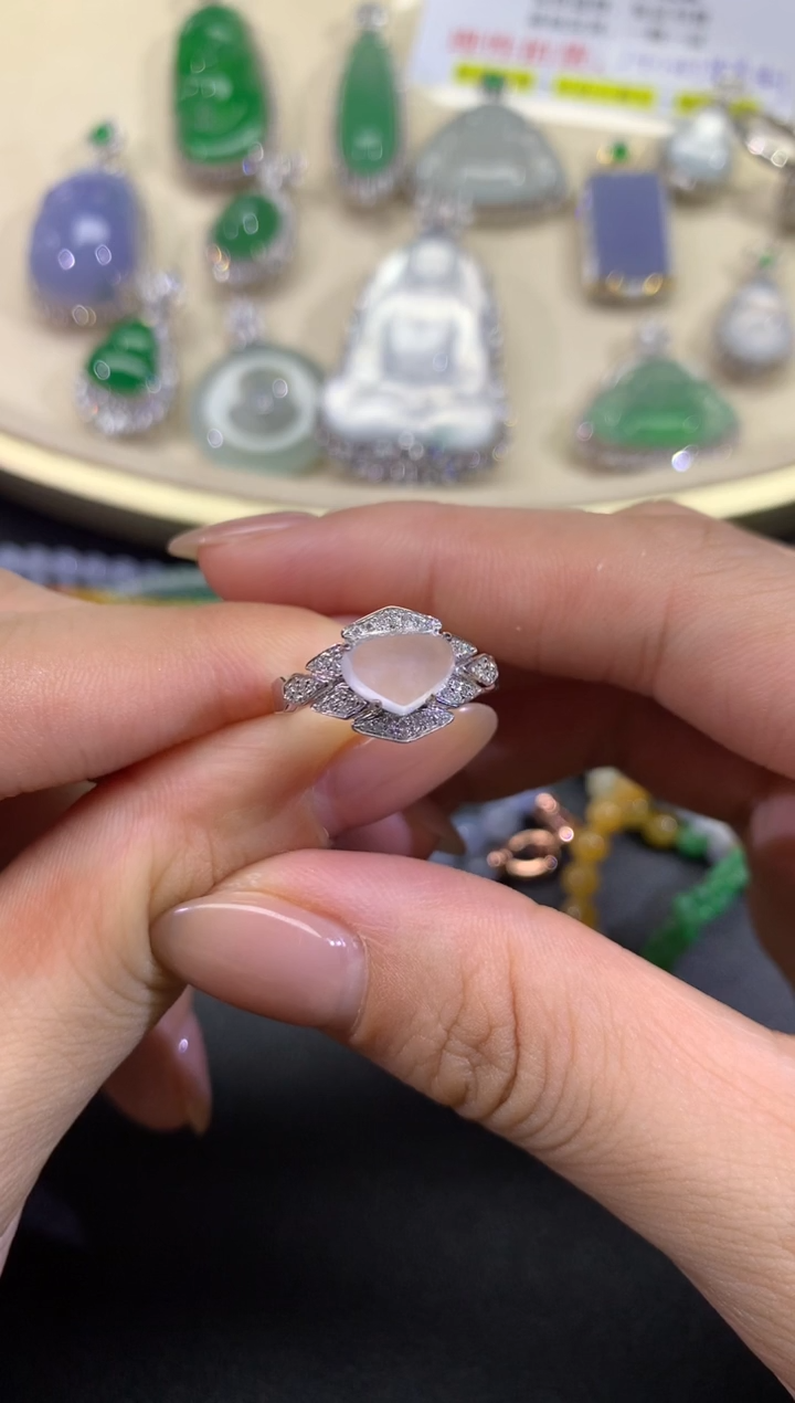 【闪购商品】翡翠戒指18K金镶嵌38天然A货翡翠（不退换）