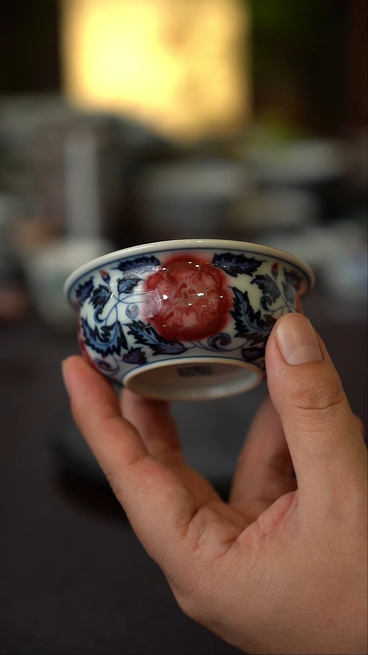 景德镇全手工手绘青花釉里红千叶主人杯