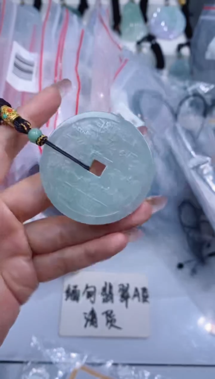 颈饰未镶嵌翡翠吊坠