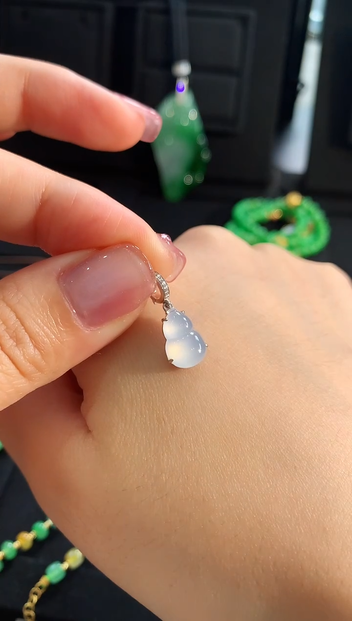 【闪购商品】翡翠颈饰18K金镶嵌吊坠