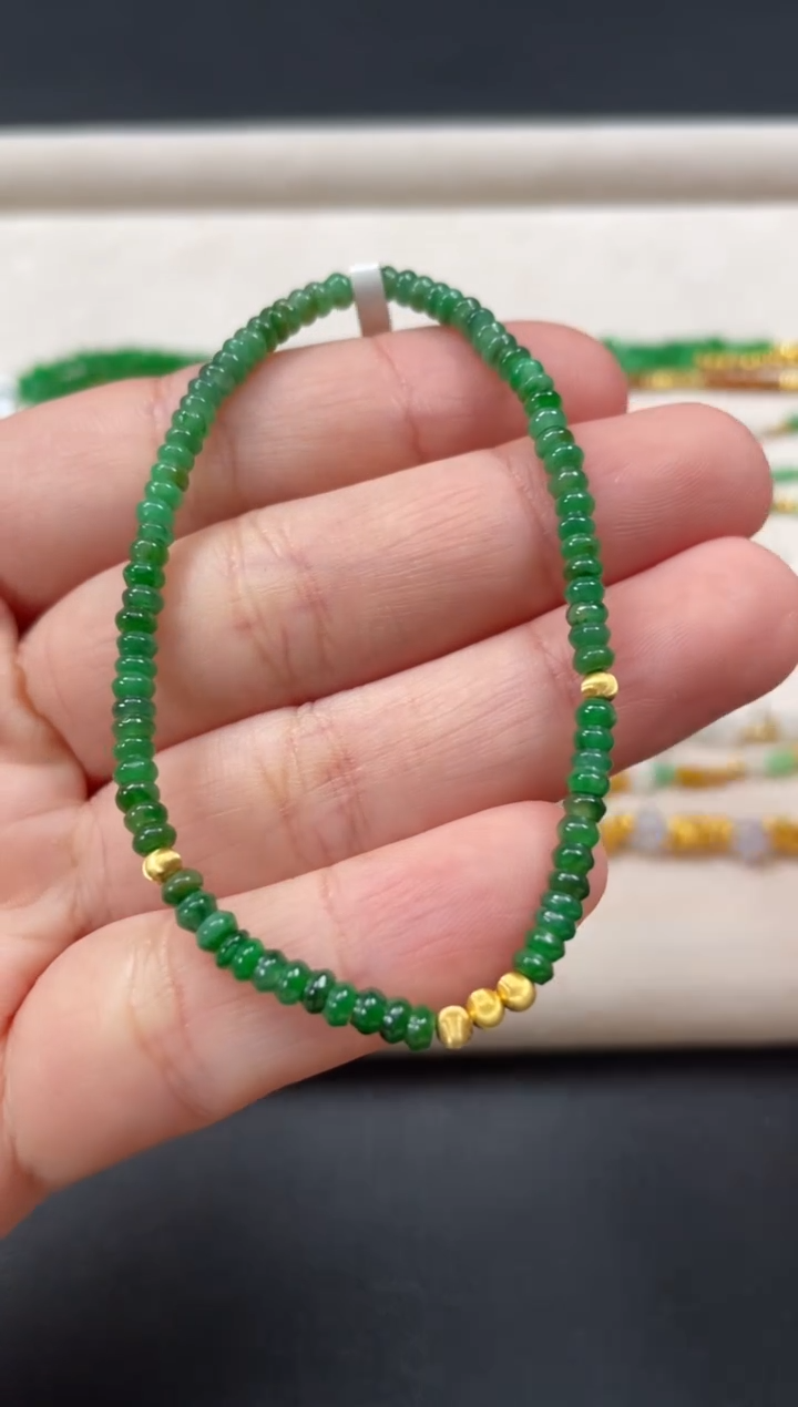 18K金镶嵌手串翡翠一条   P381