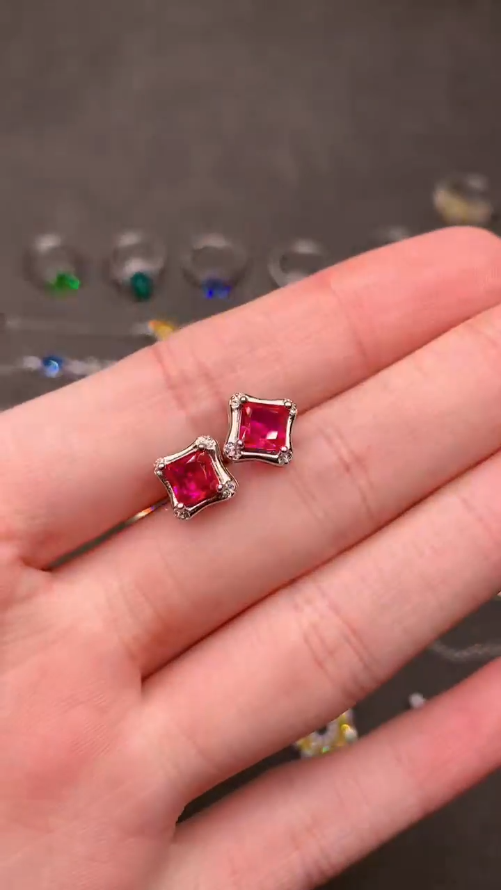 【闪购商品】红宝石耳饰银S925镶嵌·······