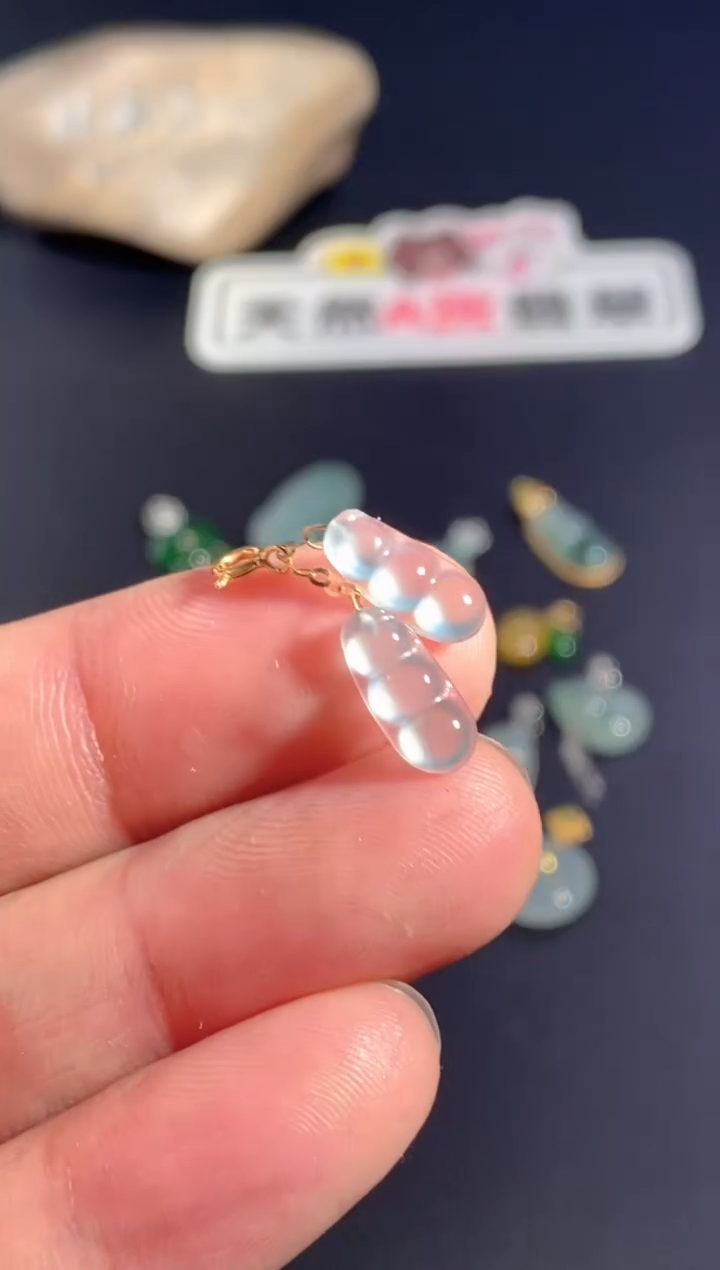 颈饰18K金镶嵌翡翠   
