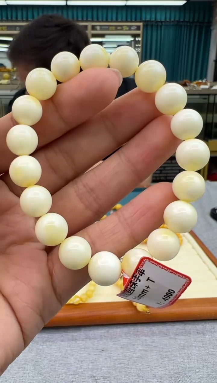 未镶嵌琥珀手链105秒拍号 假一罚三