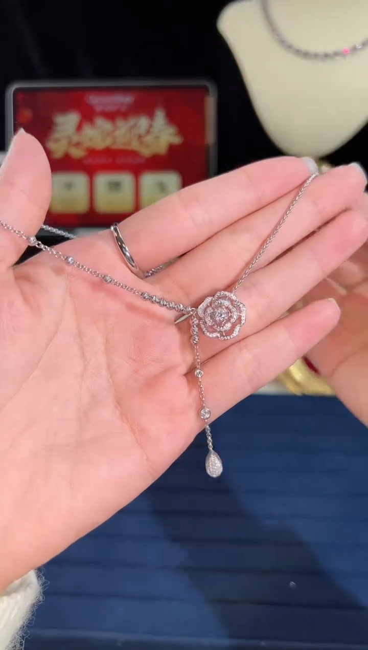 【闪购商品】钻石颈饰18K金镶嵌项链