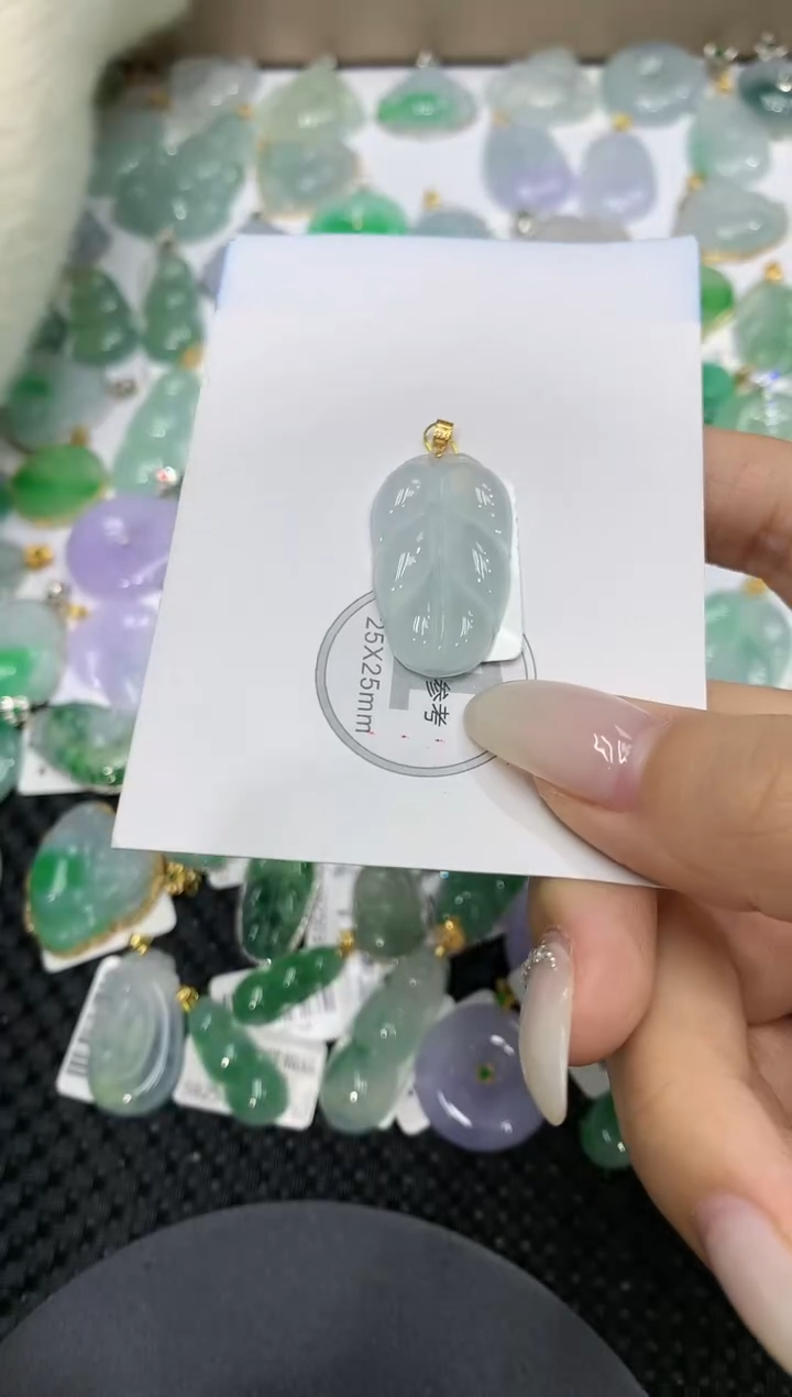 颈饰18K金镶嵌翡翠111111111111