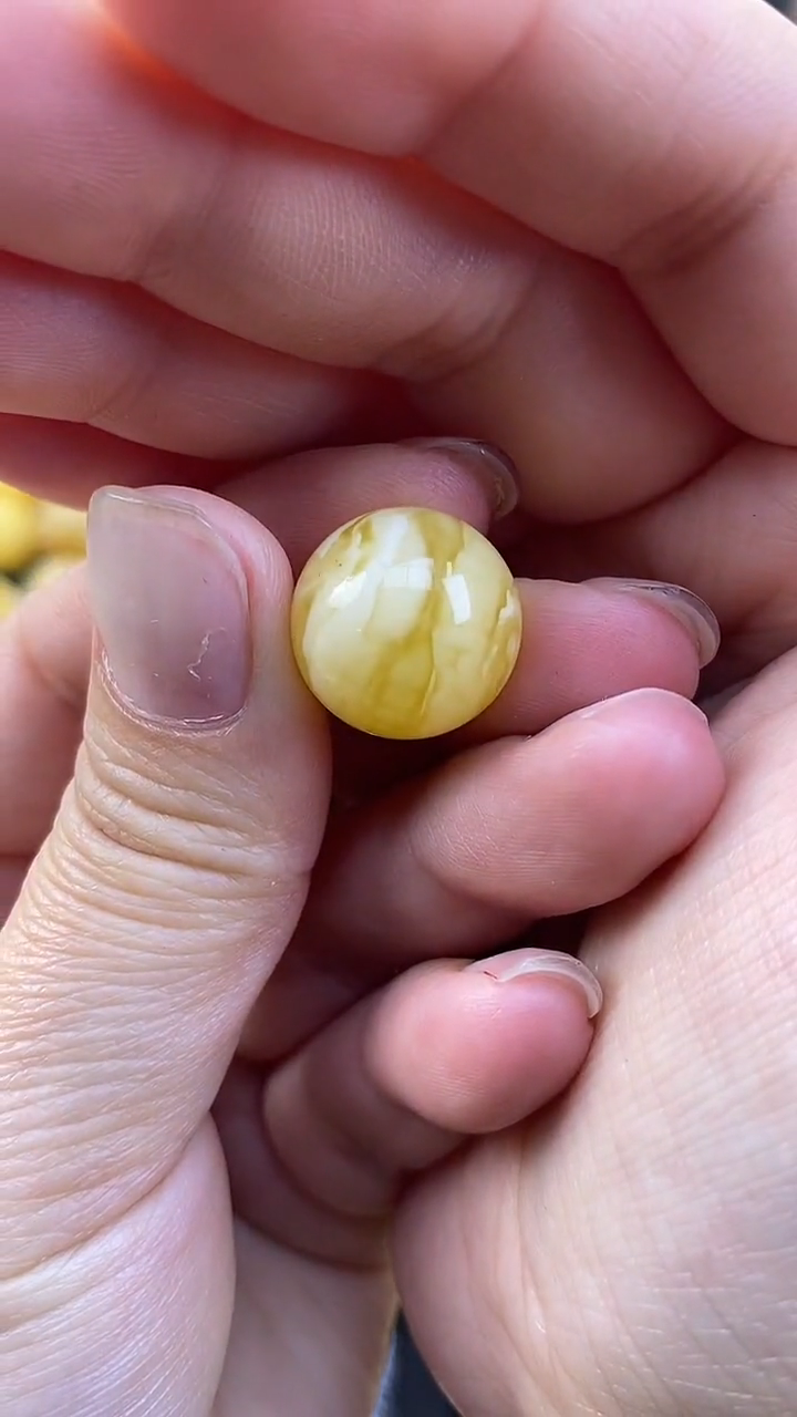 【闪购商品】琥珀裸石未镶嵌月.2