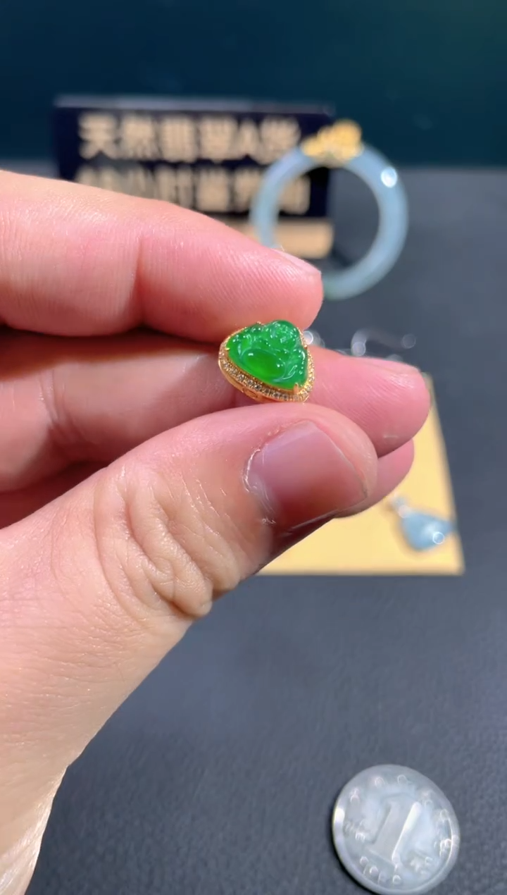 【闪购商品】翡翠颈饰18K金镶嵌翡翠