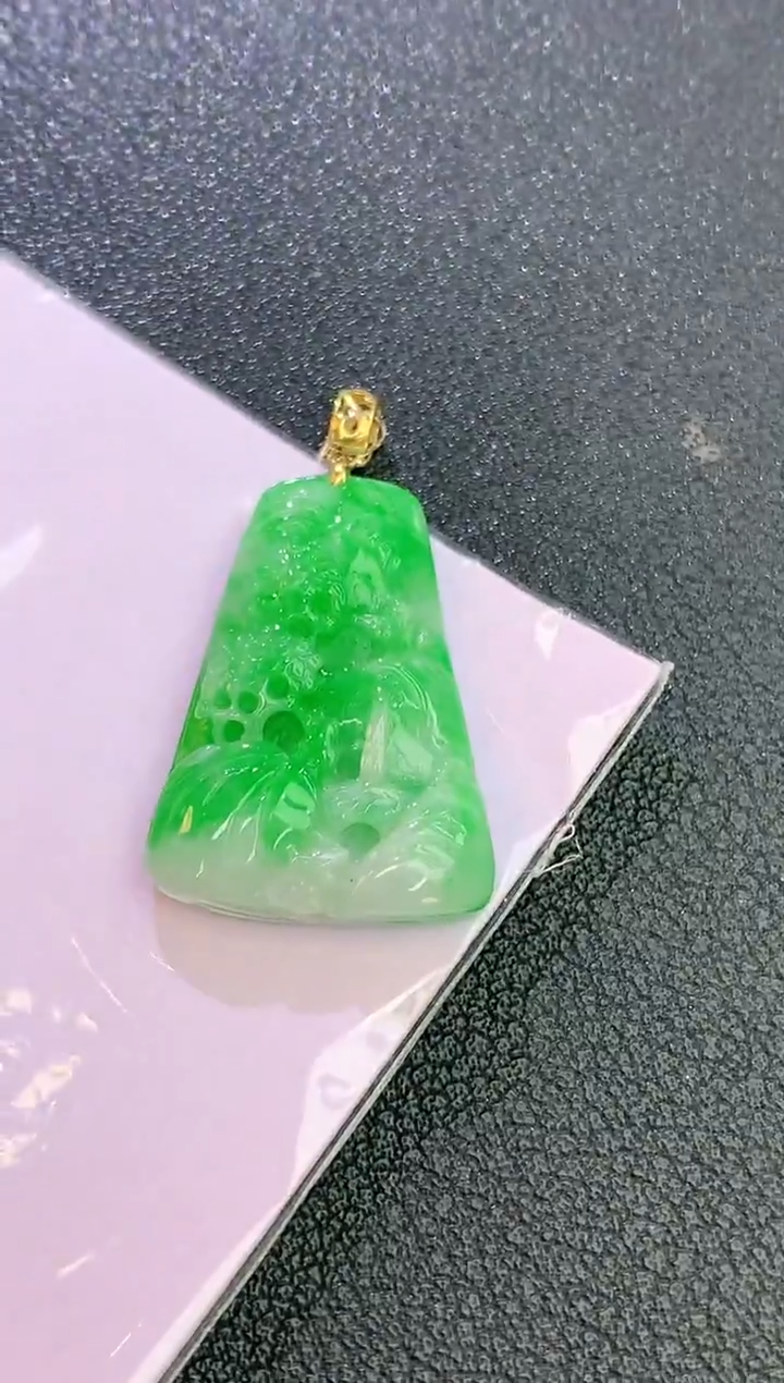 颈饰18K金镶嵌翡翠赠礼盒 麦麦