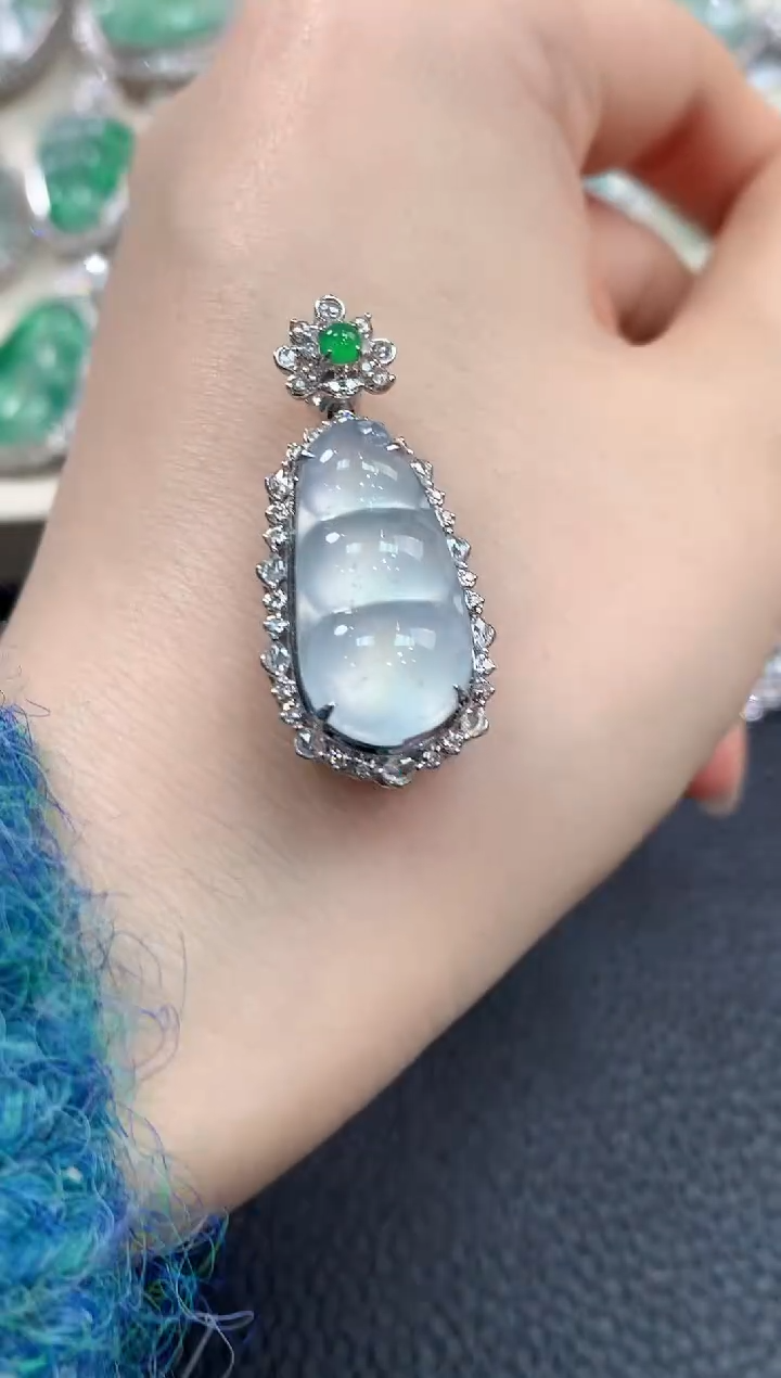 【闪购商品】翡翠颈饰18K金镶嵌B180   