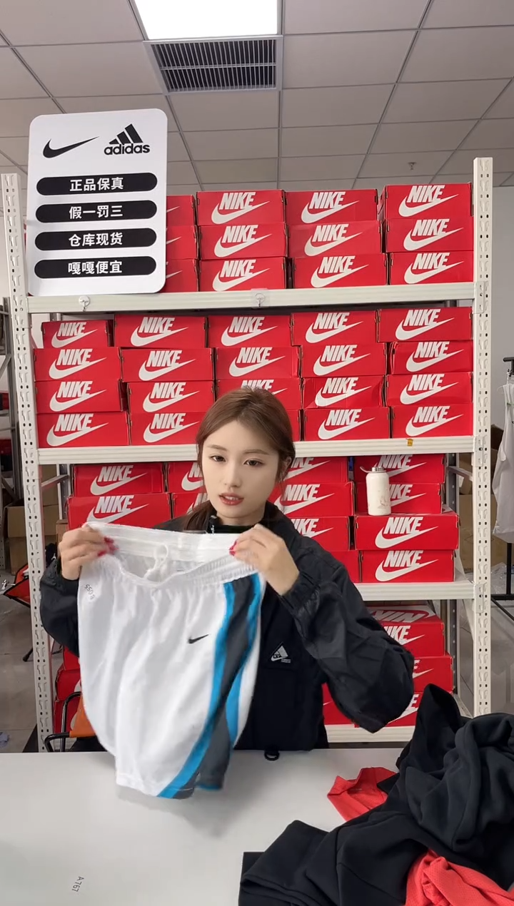 编码055闪购尺码 m  Nike/耐克卫衣卫裤以直播间过款为主