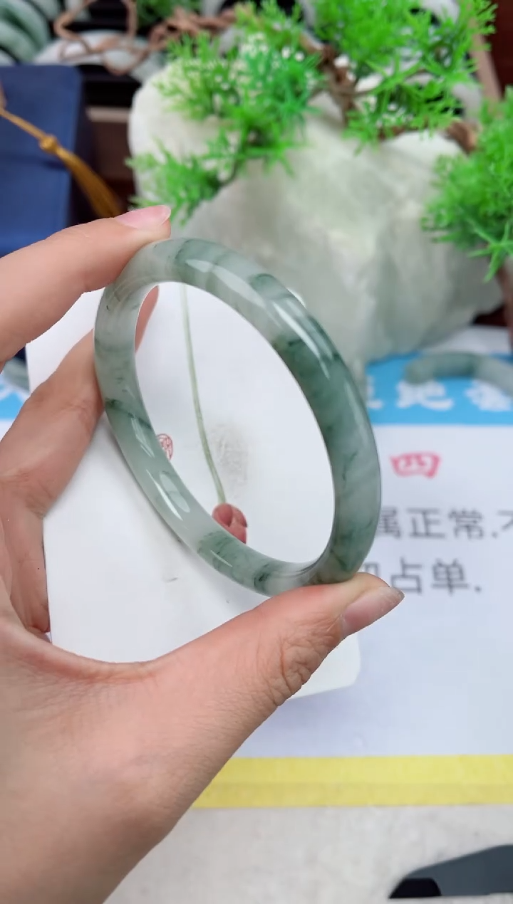 【闪购商品】石英质玉手镯未镶嵌171