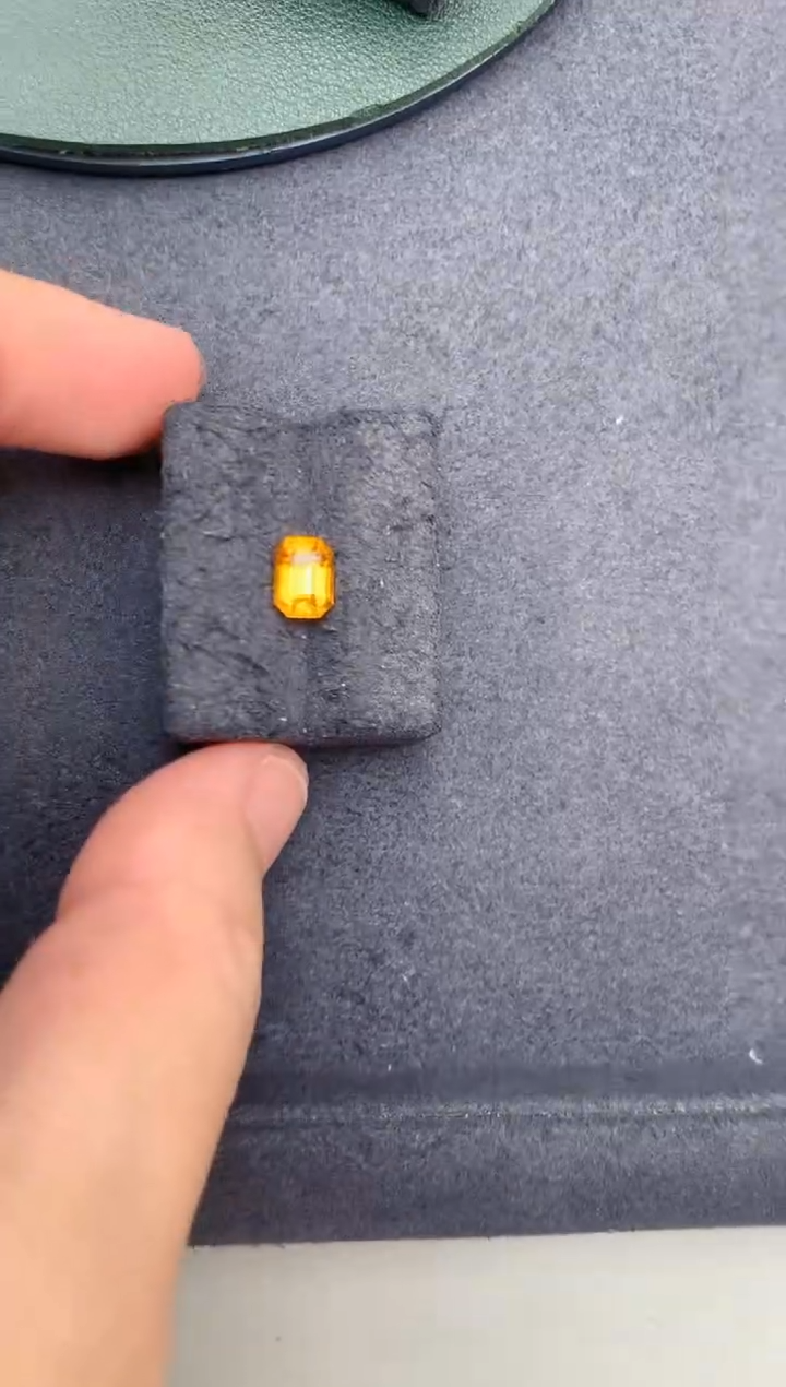 彩色蓝宝石裸石未镶嵌1.5ct黄蓝宝