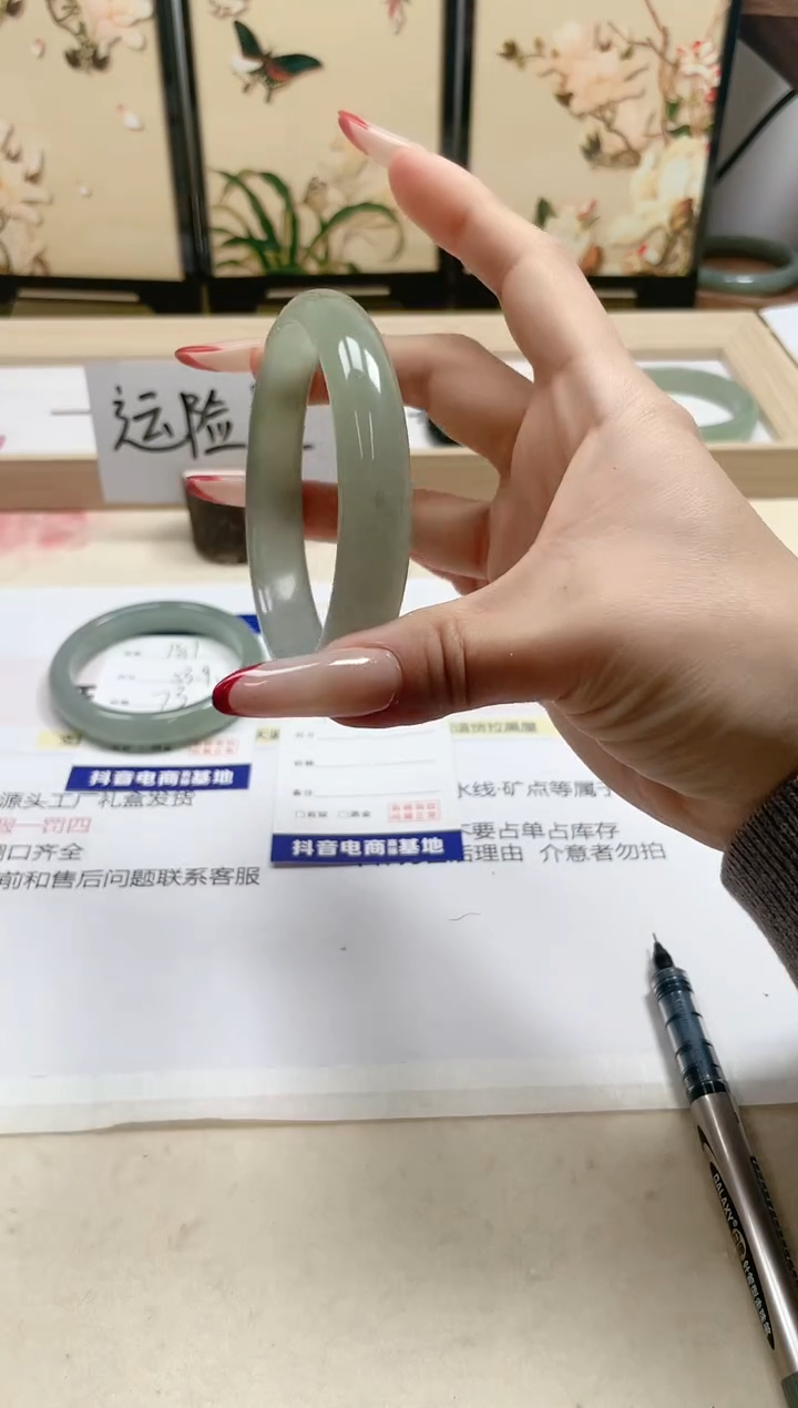 【闪购商品】石英质玉手镯未镶嵌182/61