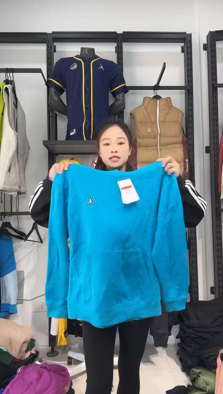 3204编码  瑕疵直播间过款为准 尺码l   身高175