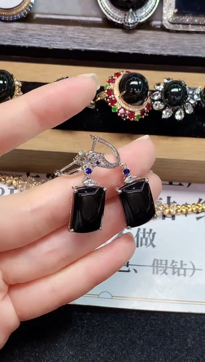 18K金镶嵌翡翠耳饰GQY多样性发其一